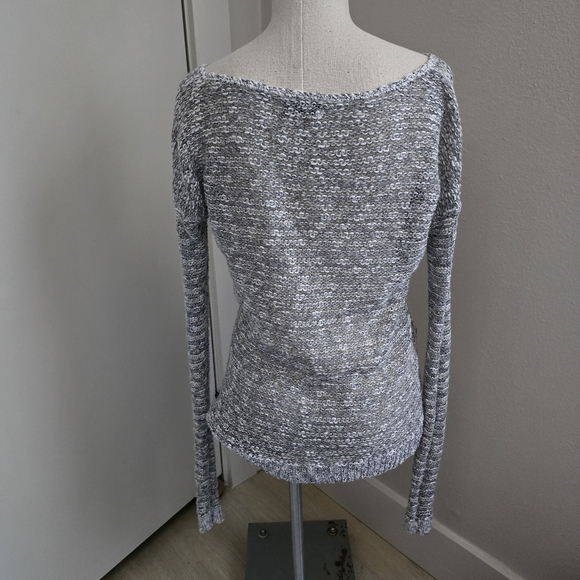 Grey and White Abercrombie & Fitch Loose Knit V-Neck Sweater SZ Med - Picture 3 of 8